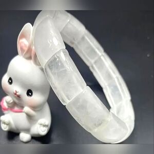 Elegant Natural Stone White Bracelet Enhances Spiritual Growth.
